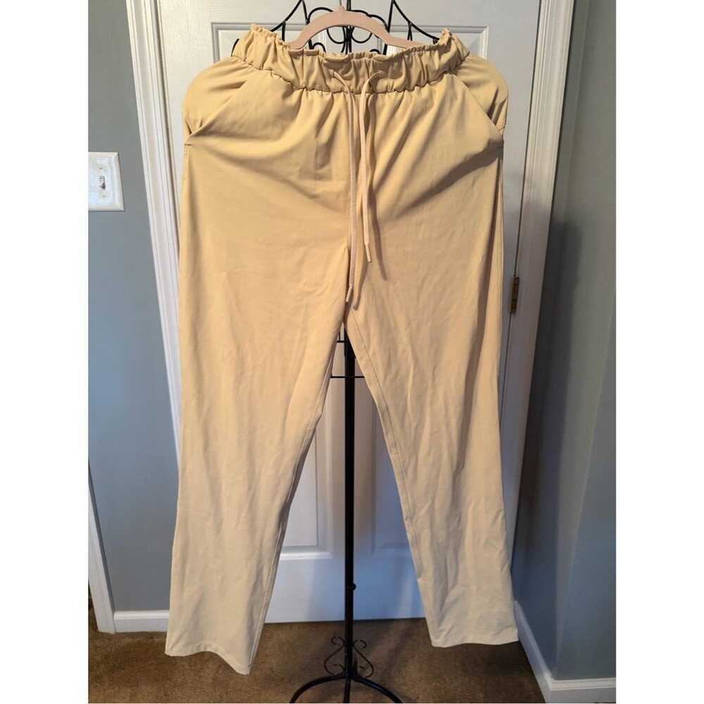 Lululemon Women's Cream and Tan Trousers
